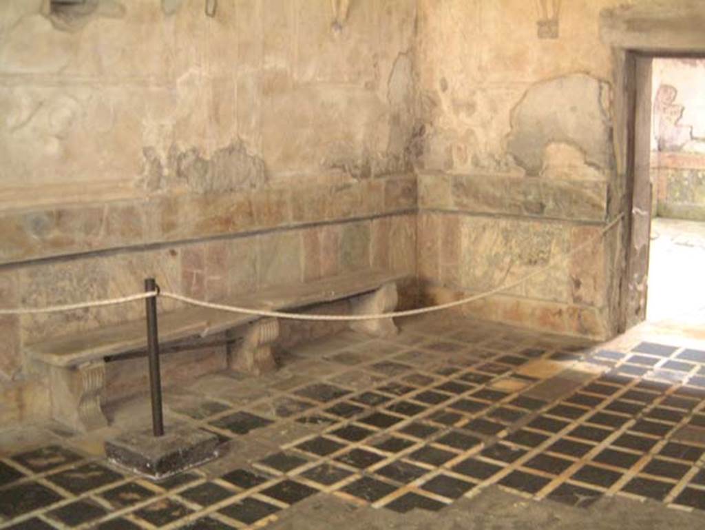 Suburban Baths, Herculaneum, May 2001. Looking across flooring in tepidarium towards doorway to frigidarium, on right. Photo courtesy of Current Archaeology.
The zoccolo on the walls of the tepidarium was formed from slabs of marble.
A bench was set against all three walls, this one against the west wall.